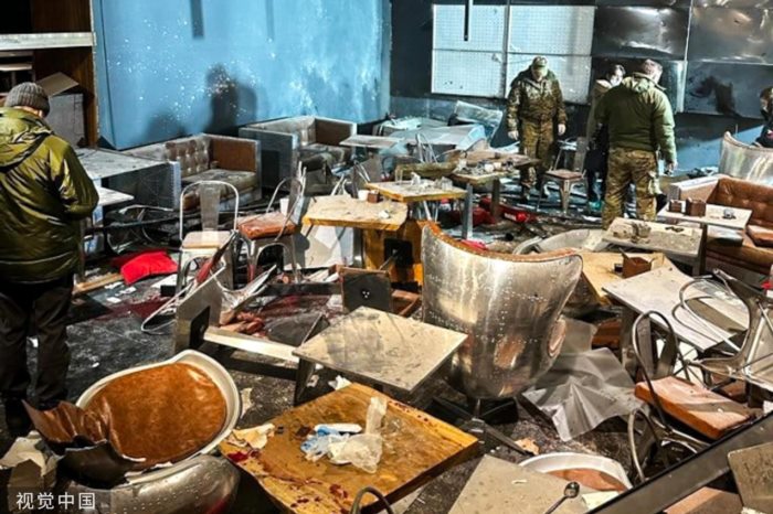 俄罗斯知名军事博主在圣彼得堡一咖啡馆出席活动时被炸身亡